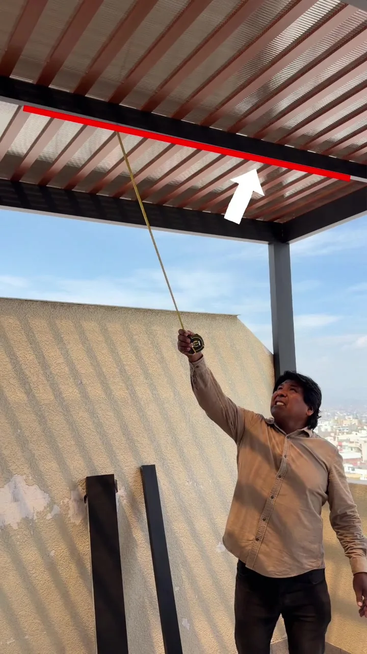 Recorrido 3 de pérgola de aluminio, lamas y estructura